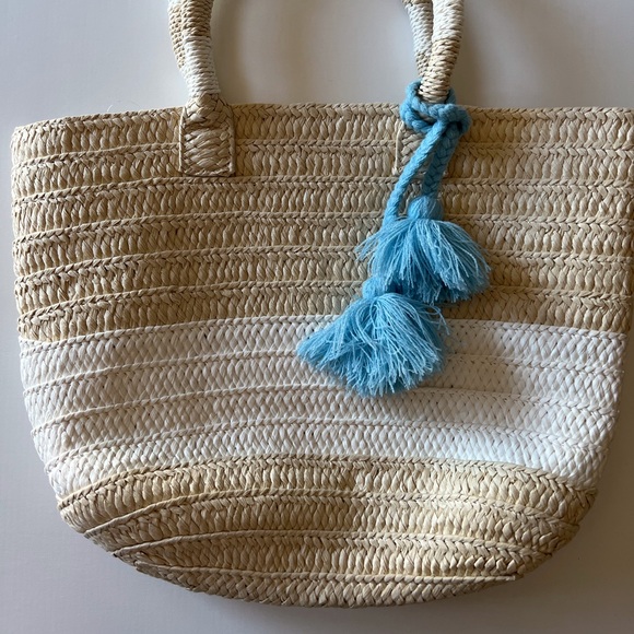 Altru Straw Tote - Picture 3 of 12